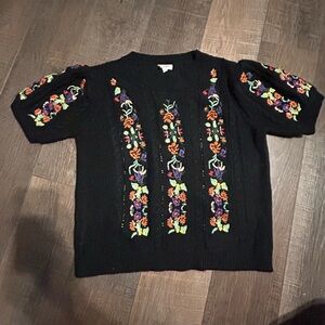 BiBi short sleeve embroidered sweater. Size large. Fit is more like medium.